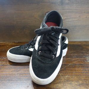 Kids Vans Black and White Chima Ferguson Classic Skate Sneaker Shoes (size 1.5)